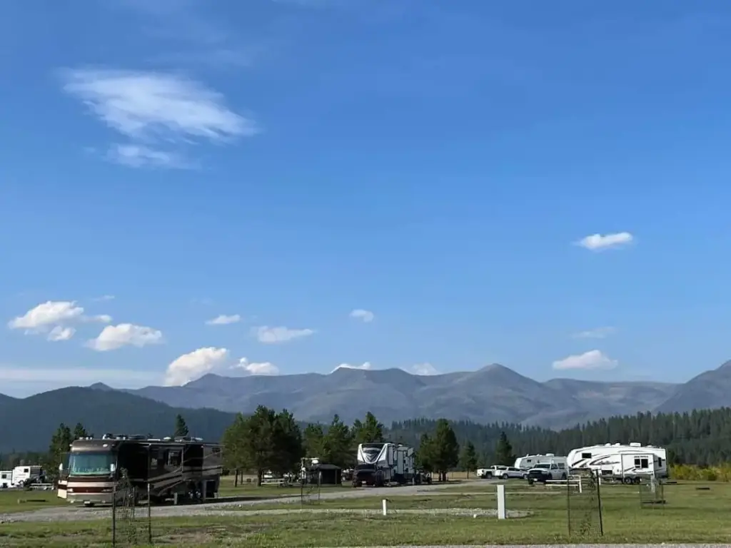 RVs settled in on Loop A
